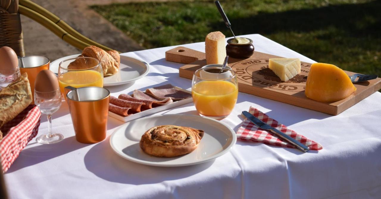 Le Chene D'Or Bed & Breakfast Marcheseuil Bagian luar foto